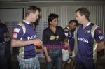 Shahrukh Khan gifts Tag Heuer to KKR players in Trident, Mumbai on 26th May 2011 (3).JPG